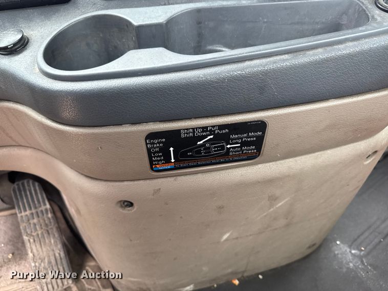 image for item YA2392 2017 Freightliner Cascadia 125 semi truck