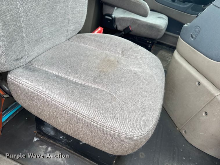 image for item YA2392 2017 Freightliner Cascadia 125 semi truck