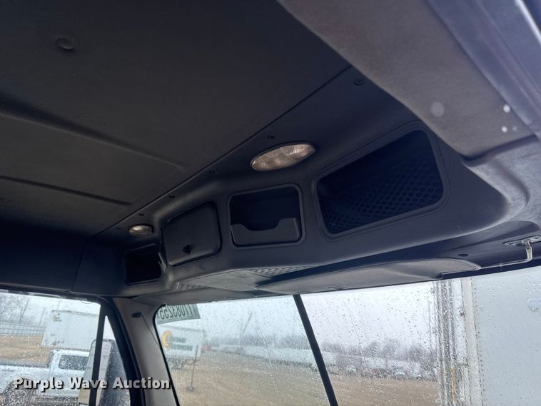 image for item YA2392 2017 Freightliner Cascadia 125 semi truck