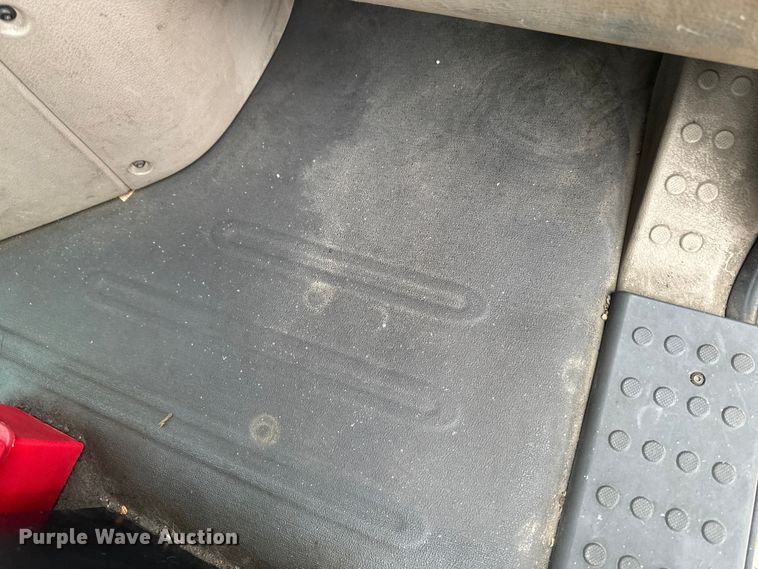 image for item YA2392 2017 Freightliner Cascadia 125 semi truck