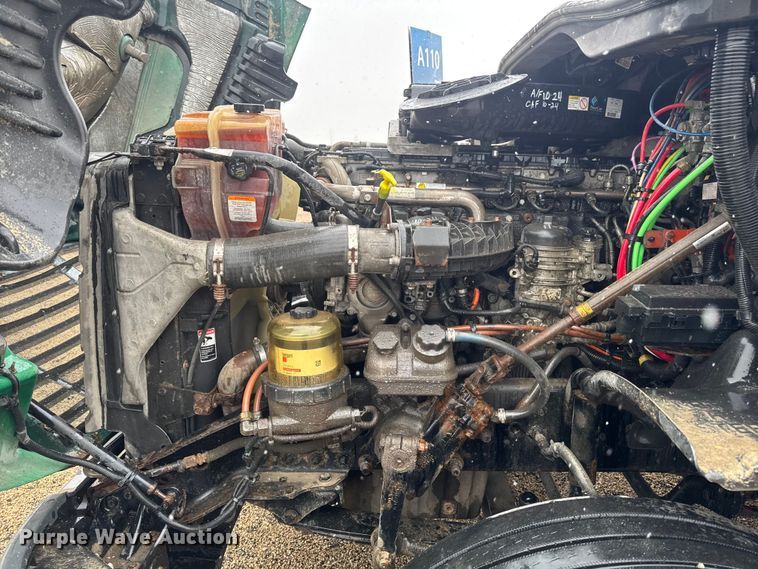 image for item YA2392 2017 Freightliner Cascadia 125 semi truck