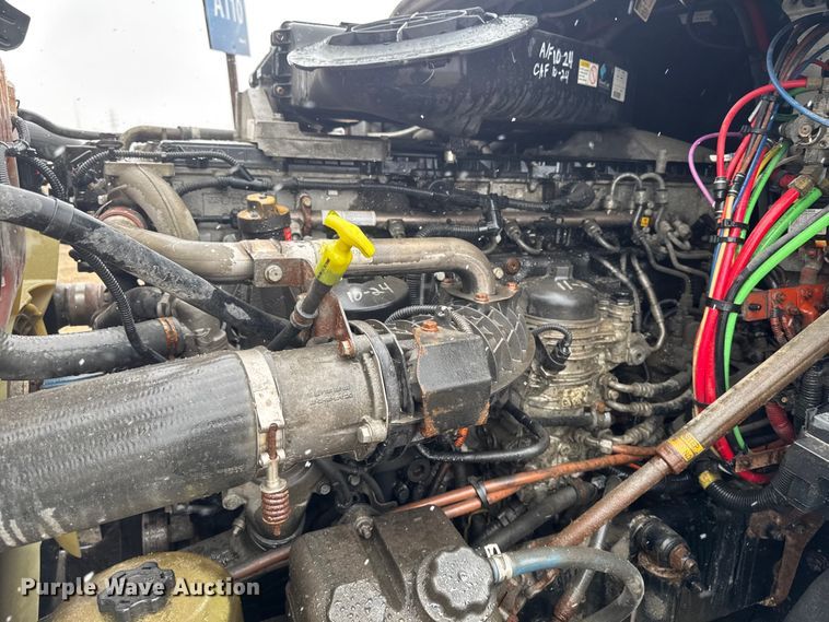 image for item YA2392 2017 Freightliner Cascadia 125 semi truck