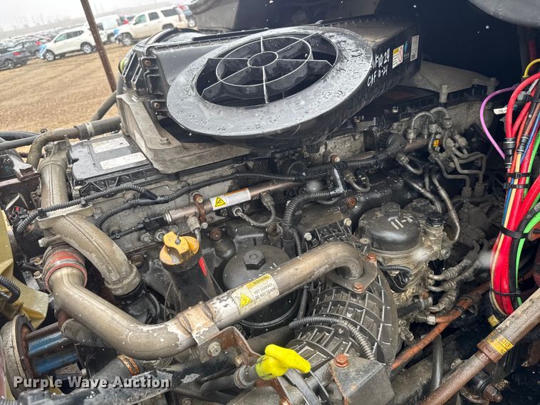 image for item YA2392 2017 Freightliner Cascadia 125 semi truck