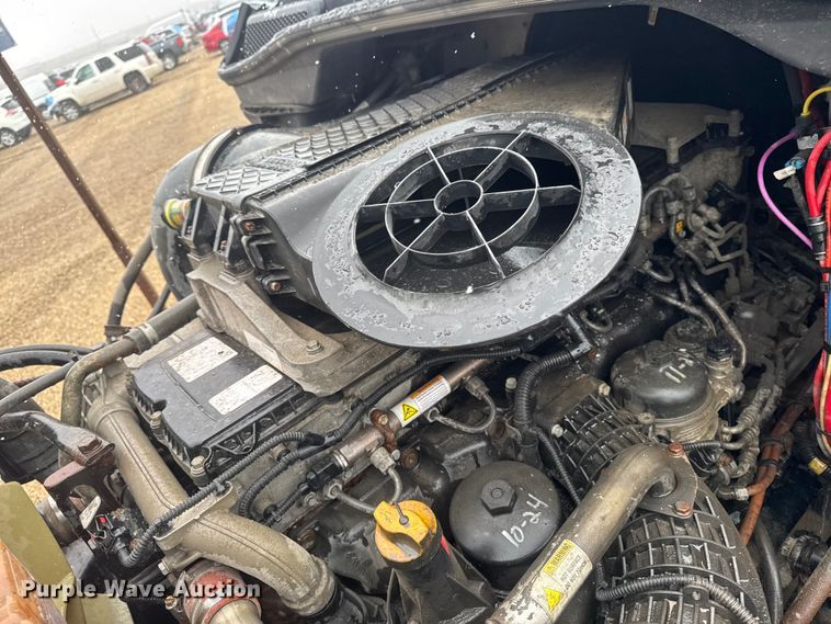 image for item YA2392 2017 Freightliner Cascadia 125 semi truck