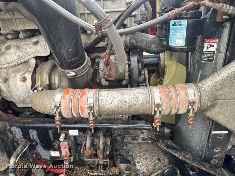 image for item YA2392 2017 Freightliner Cascadia 125 semi truck