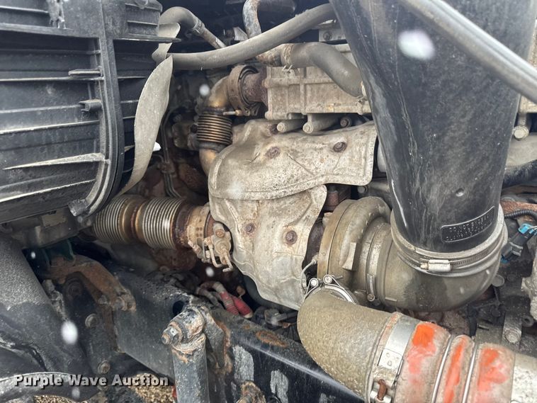 image for item YA2392 2017 Freightliner Cascadia 125 semi truck