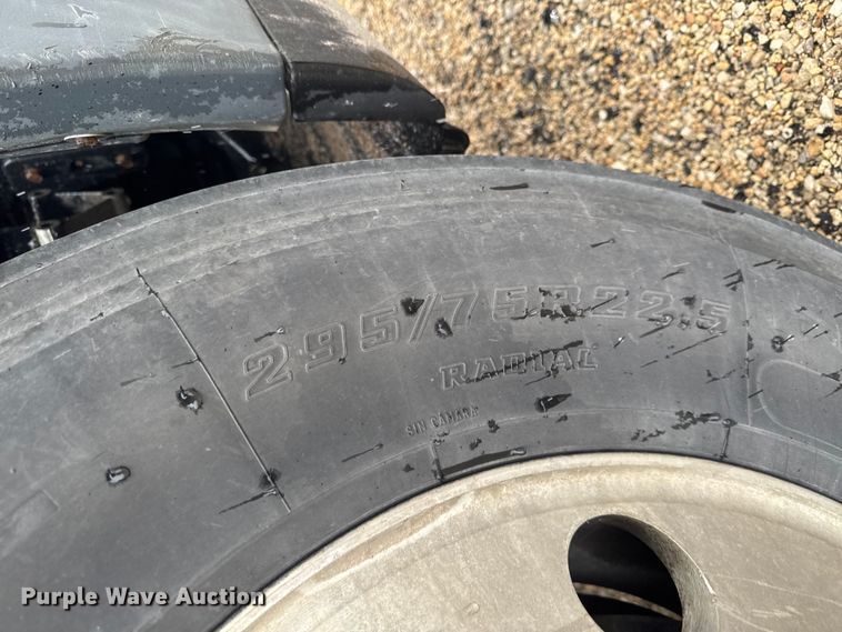 image for item YA2392 2017 Freightliner Cascadia 125 semi truck