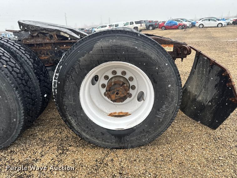 image for item YA2392 2017 Freightliner Cascadia 125 semi truck