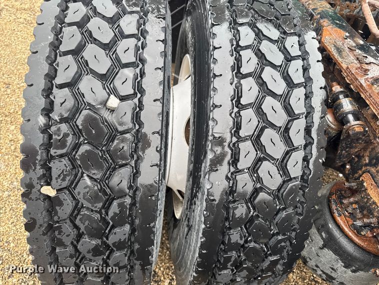 image for item YA2392 2017 Freightliner Cascadia 125 semi truck