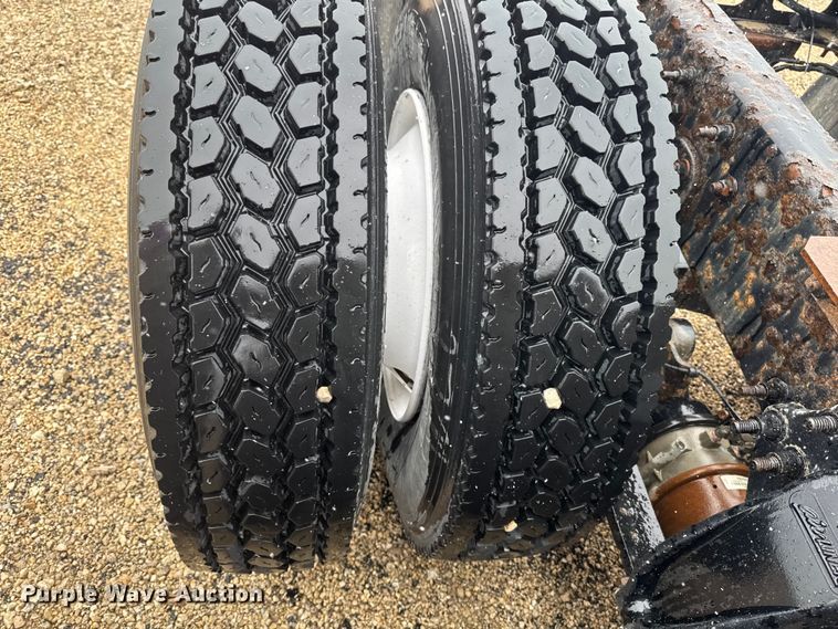 image for item YA2392 2017 Freightliner Cascadia 125 semi truck