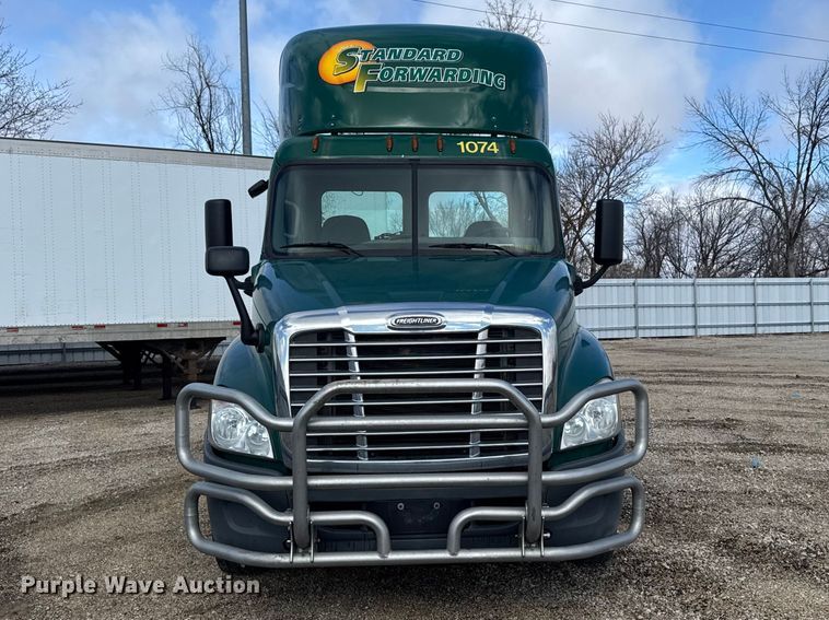image for item YA2393 2017 Freightliner Cascadia 125 semi truck