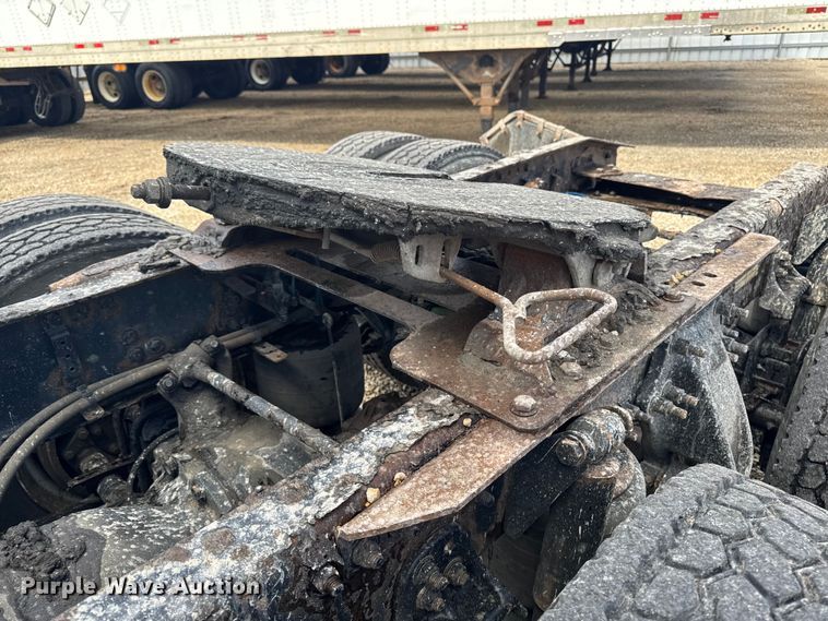 image for item YA2393 2017 Freightliner Cascadia 125 semi truck