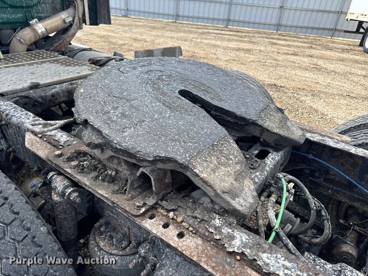 image for item YA2393 2017 Freightliner Cascadia 125 semi truck