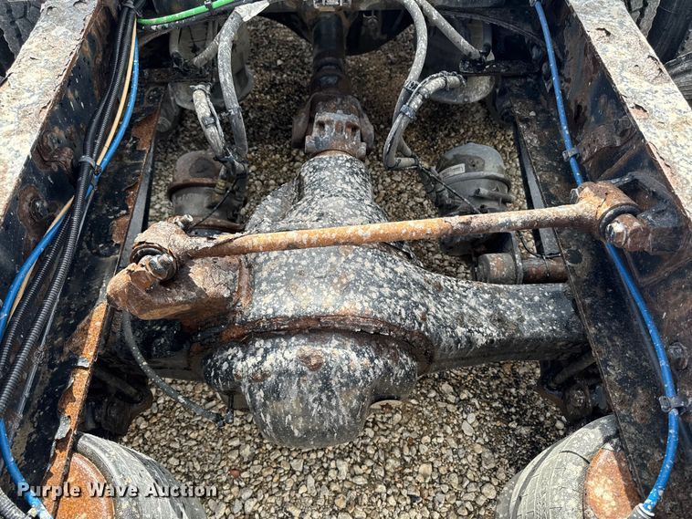 image for item YA2393 2017 Freightliner Cascadia 125 semi truck