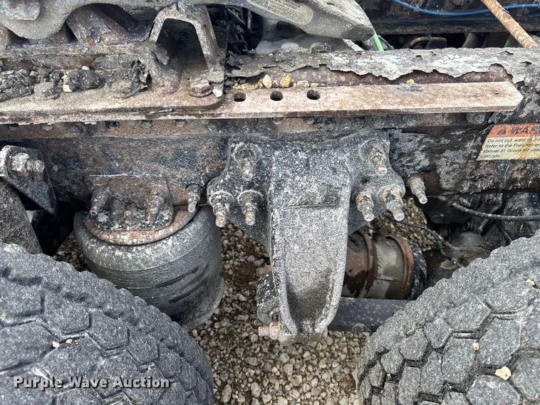 image for item YA2393 2017 Freightliner Cascadia 125 semi truck