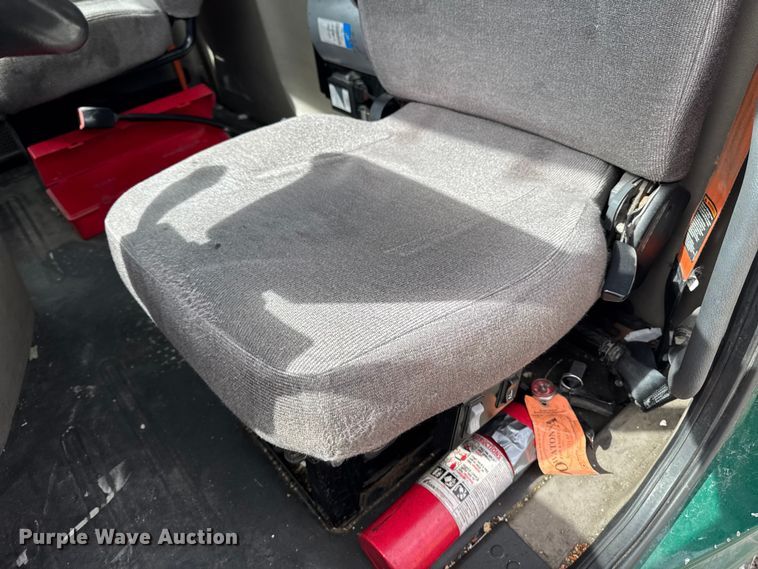 image for item YA2393 2017 Freightliner Cascadia 125 semi truck