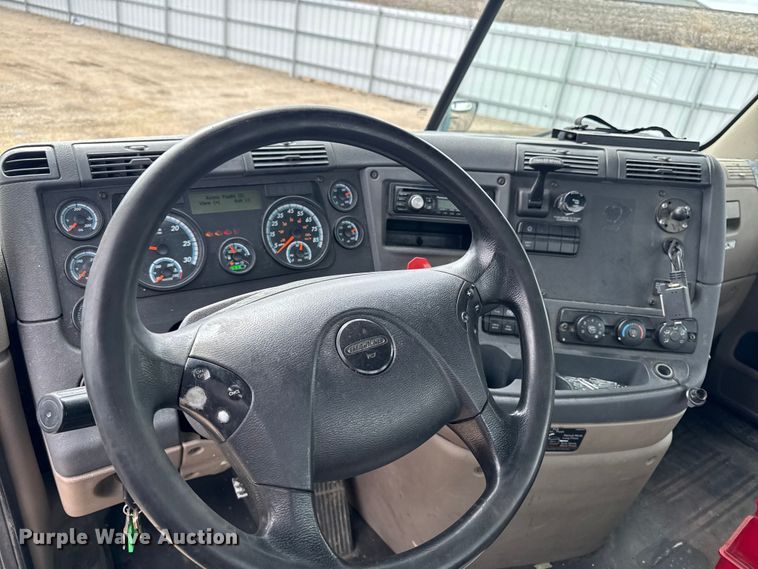 image for item YA2393 2017 Freightliner Cascadia 125 semi truck