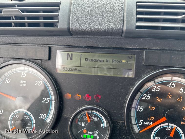 image for item YA2393 2017 Freightliner Cascadia 125 semi truck