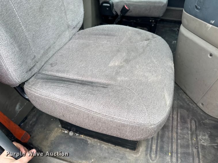 image for item YA2393 2017 Freightliner Cascadia 125 semi truck