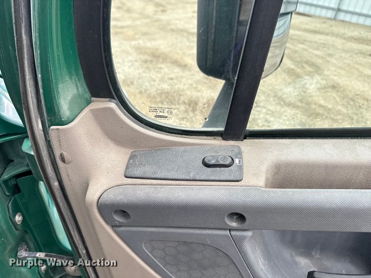 image for item YA2393 2017 Freightliner Cascadia 125 semi truck