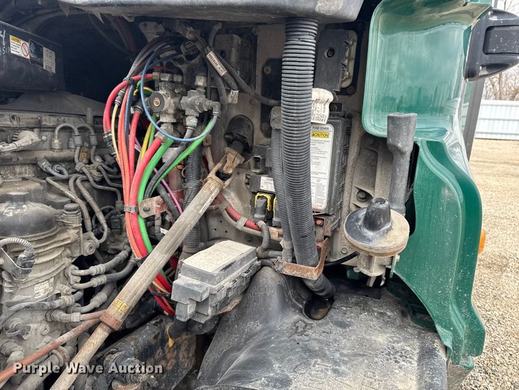 image for item YA2393 2017 Freightliner Cascadia 125 semi truck