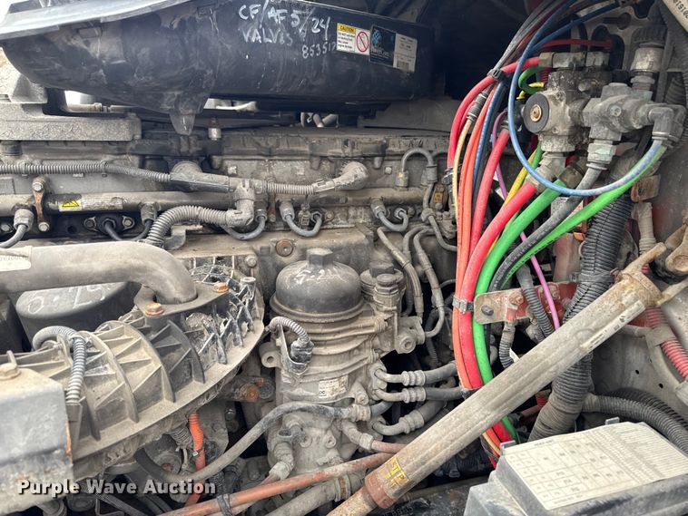 image for item YA2393 2017 Freightliner Cascadia 125 semi truck