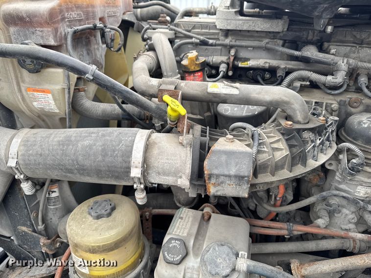 image for item YA2393 2017 Freightliner Cascadia 125 semi truck