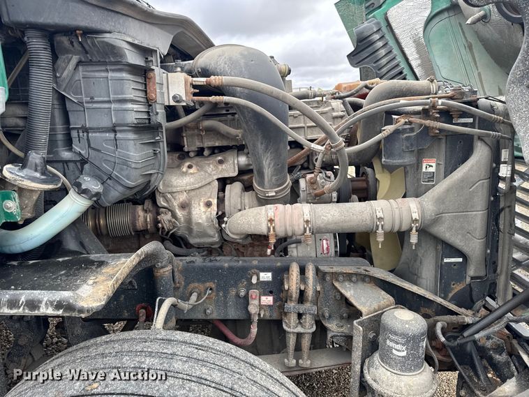 image for item YA2393 2017 Freightliner Cascadia 125 semi truck