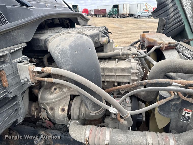 image for item YA2393 2017 Freightliner Cascadia 125 semi truck