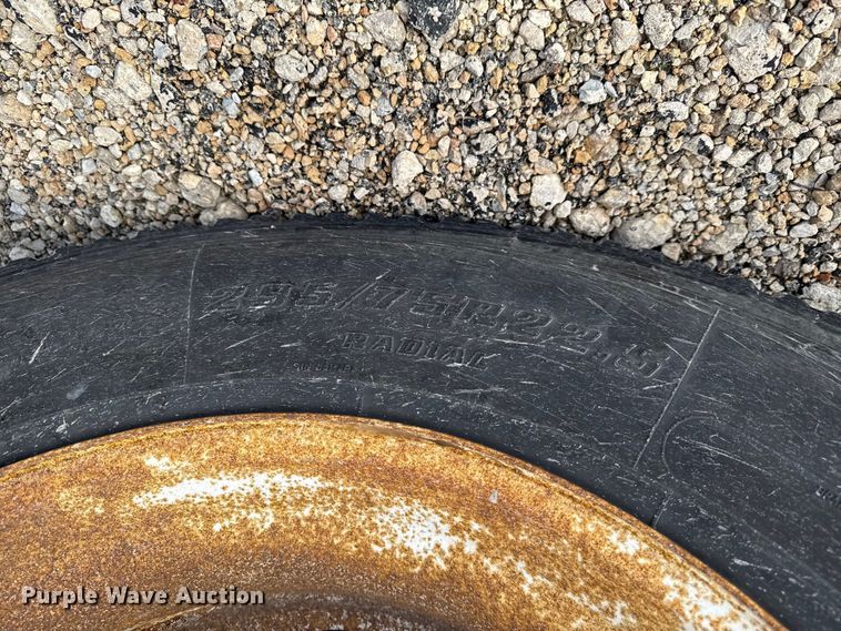 image for item YA2393 2017 Freightliner Cascadia 125 semi truck