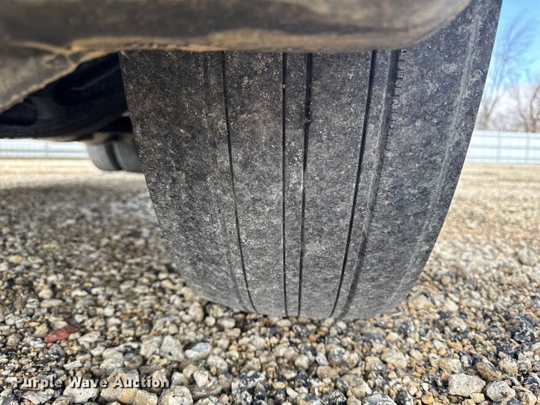 image for item YA2393 2017 Freightliner Cascadia 125 semi truck