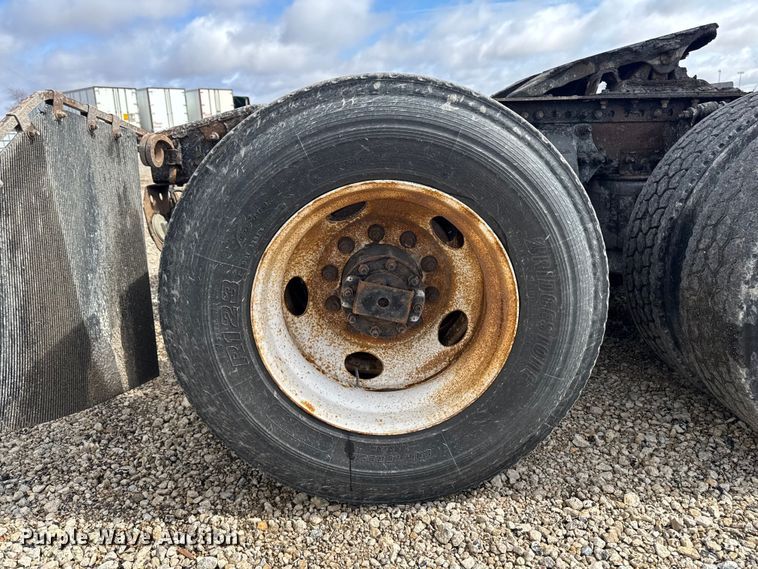 image for item YA2393 2017 Freightliner Cascadia 125 semi truck