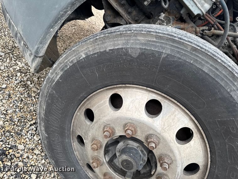 image for item YA2393 2017 Freightliner Cascadia 125 semi truck