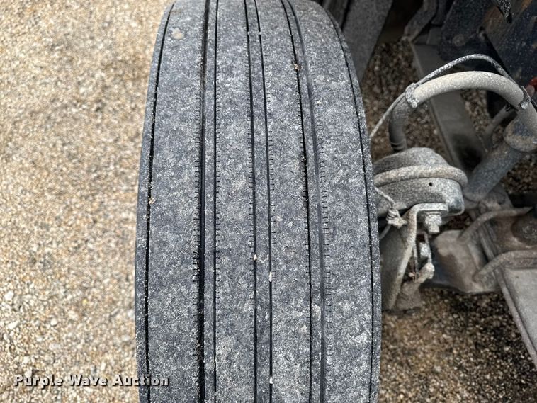 image for item YA2393 2017 Freightliner Cascadia 125 semi truck