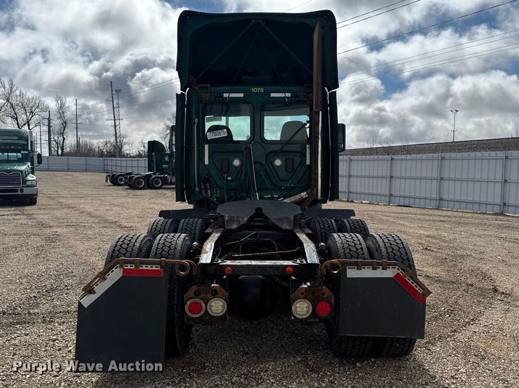 image for item YA2394 2017 Freightliner Cascadia 125 semi truck