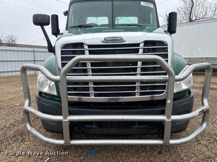 image for item YA2394 2017 Freightliner Cascadia 125 semi truck