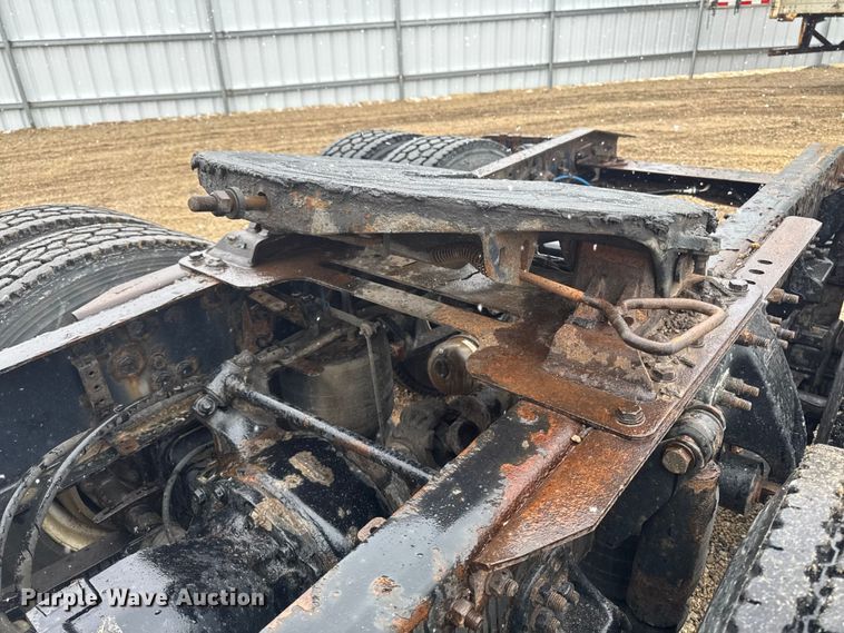 image for item YA2394 2017 Freightliner Cascadia 125 semi truck