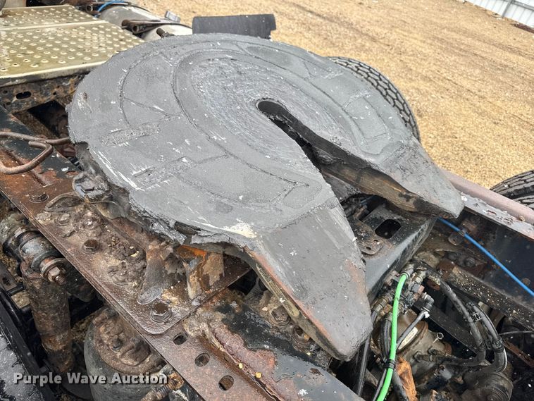 image for item YA2394 2017 Freightliner Cascadia 125 semi truck