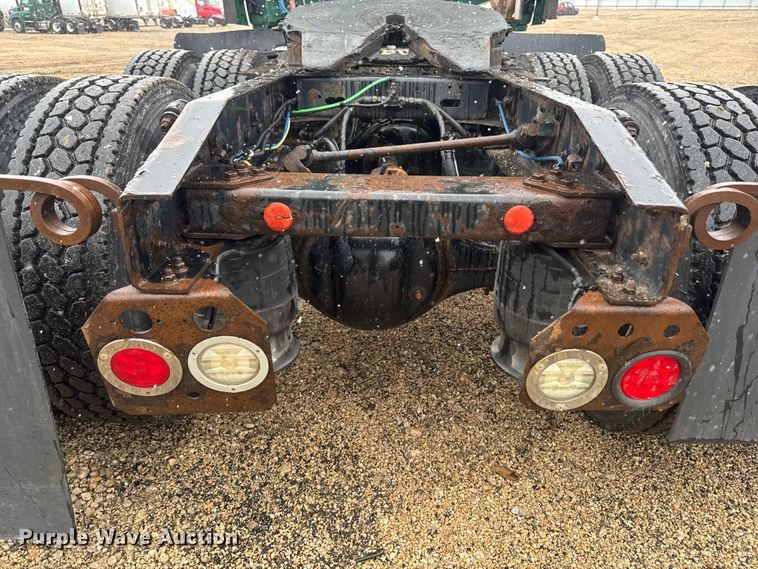 image for item YA2394 2017 Freightliner Cascadia 125 semi truck