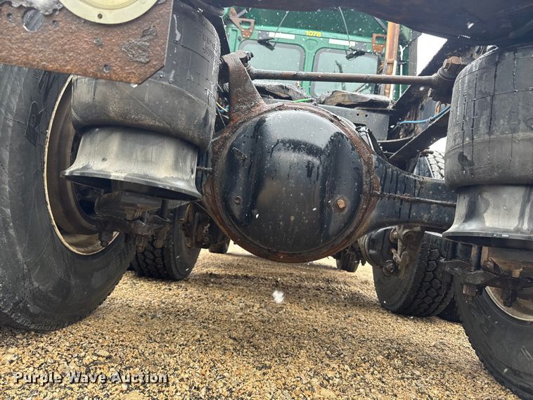 image for item YA2394 2017 Freightliner Cascadia 125 semi truck