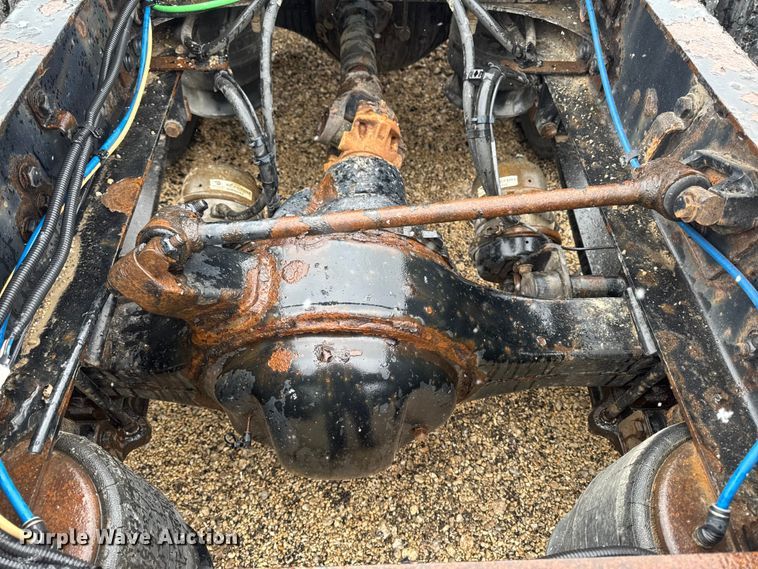 image for item YA2394 2017 Freightliner Cascadia 125 semi truck