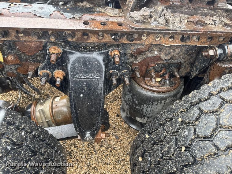 image for item YA2394 2017 Freightliner Cascadia 125 semi truck