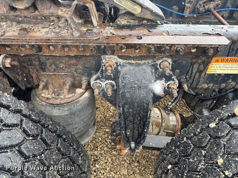 image for item YA2394 2017 Freightliner Cascadia 125 semi truck