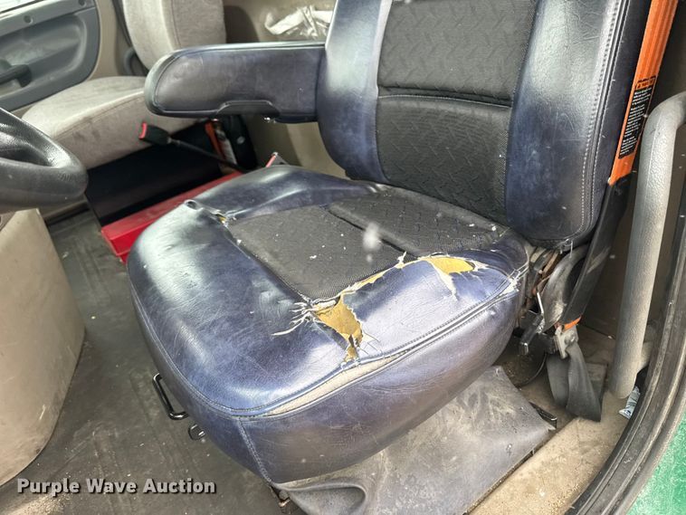 image for item YA2394 2017 Freightliner Cascadia 125 semi truck