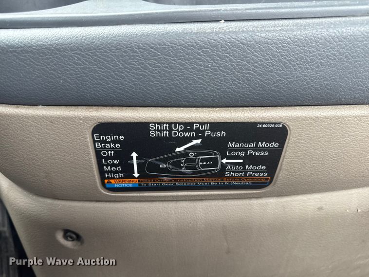 image for item YA2394 2017 Freightliner Cascadia 125 semi truck