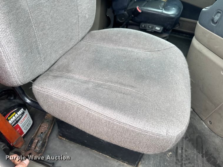 image for item YA2394 2017 Freightliner Cascadia 125 semi truck