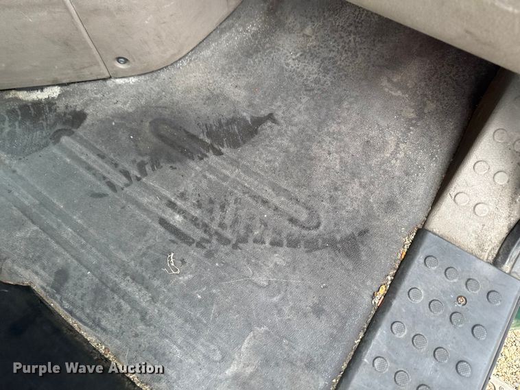 image for item YA2394 2017 Freightliner Cascadia 125 semi truck