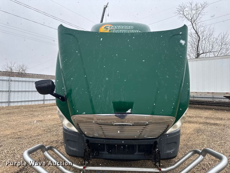 image for item YA2394 2017 Freightliner Cascadia 125 semi truck