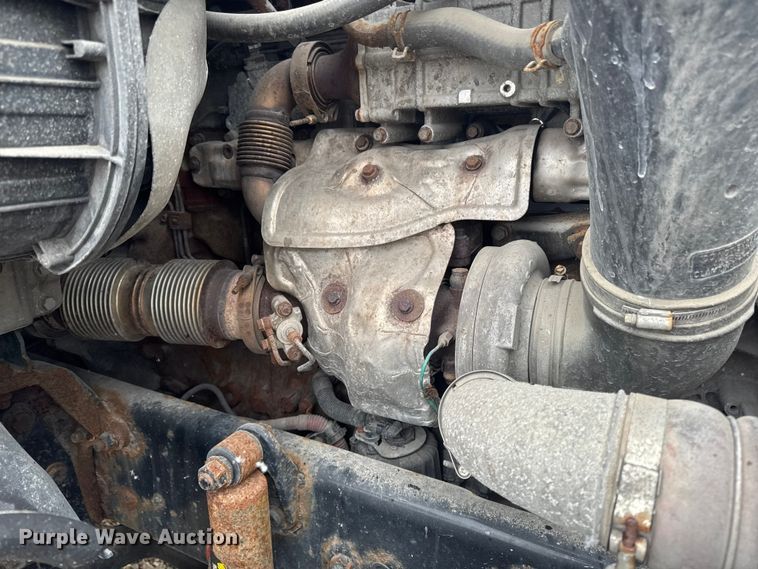 image for item YA2394 2017 Freightliner Cascadia 125 semi truck