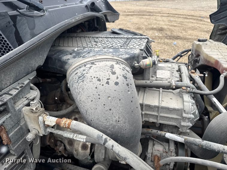 image for item YA2394 2017 Freightliner Cascadia 125 semi truck